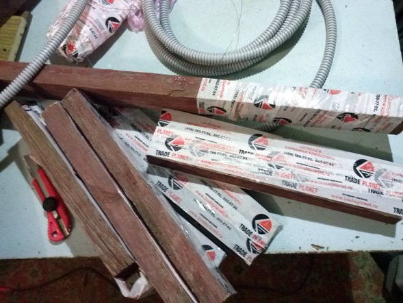 Собираем секретный элемент, окручивая его скотчем.