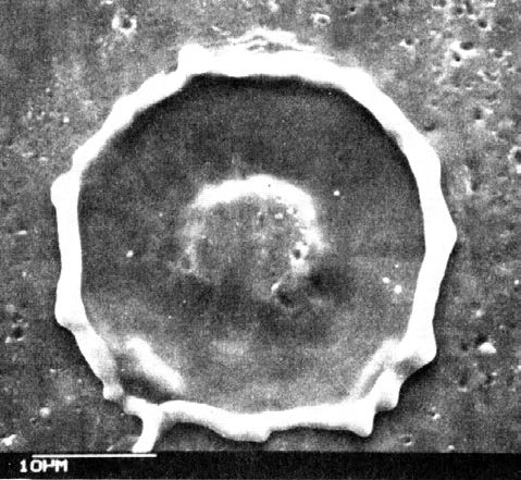 Анодный кратер от столкновения с зарядовым кластером