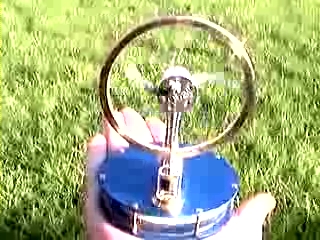 Смотри это работает от тепла руки...