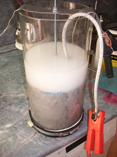 моя первая версия электролизера